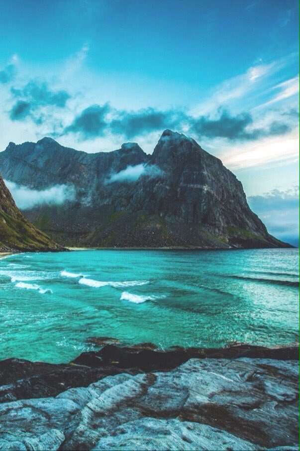 iwantitsofbad's tweet image. The world has so much worth exploring 😍