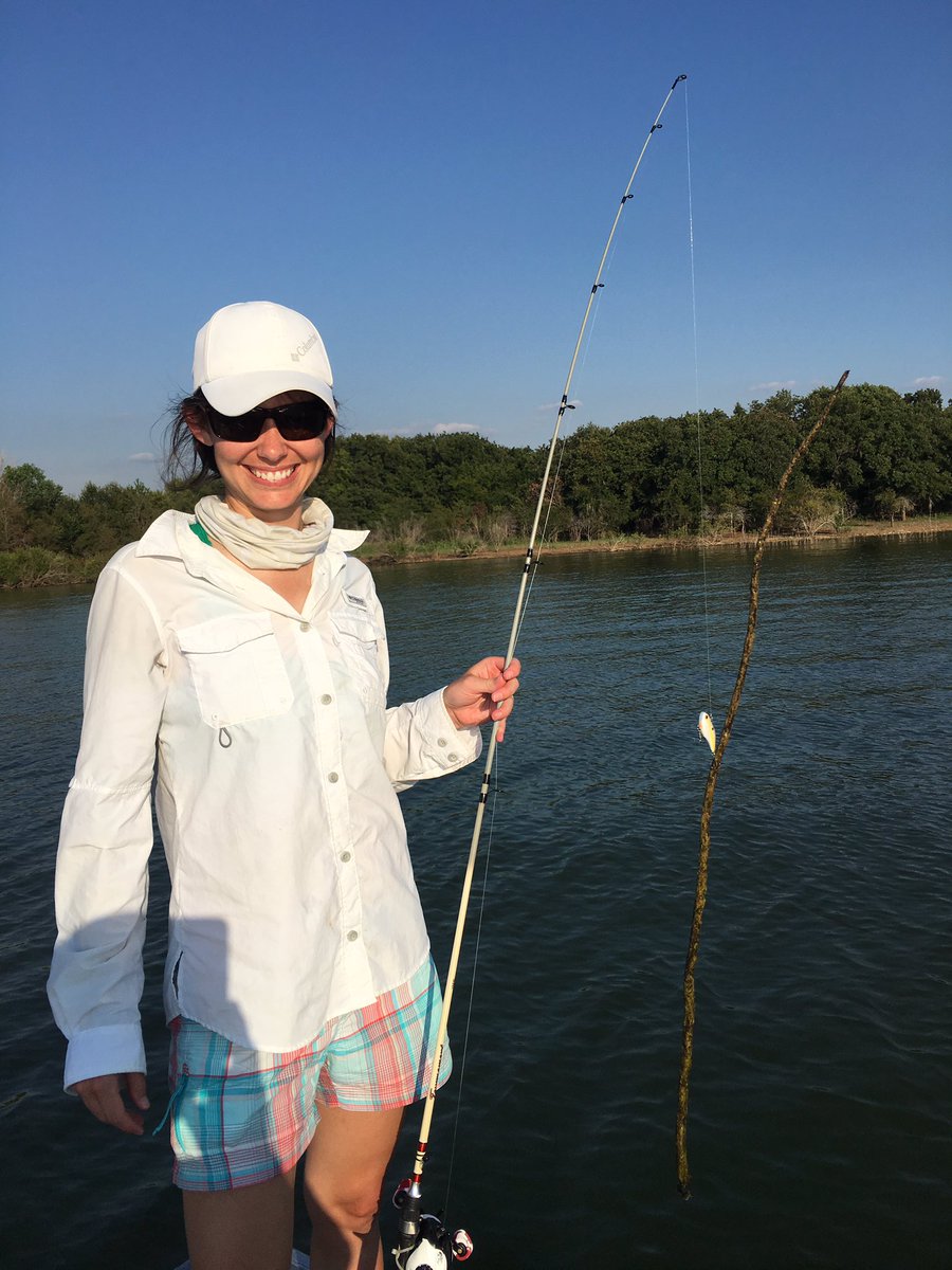 2TexansFishing's tweet photo. #TrophyBass she says... Umm nope https://t.co/nbkValUjNz