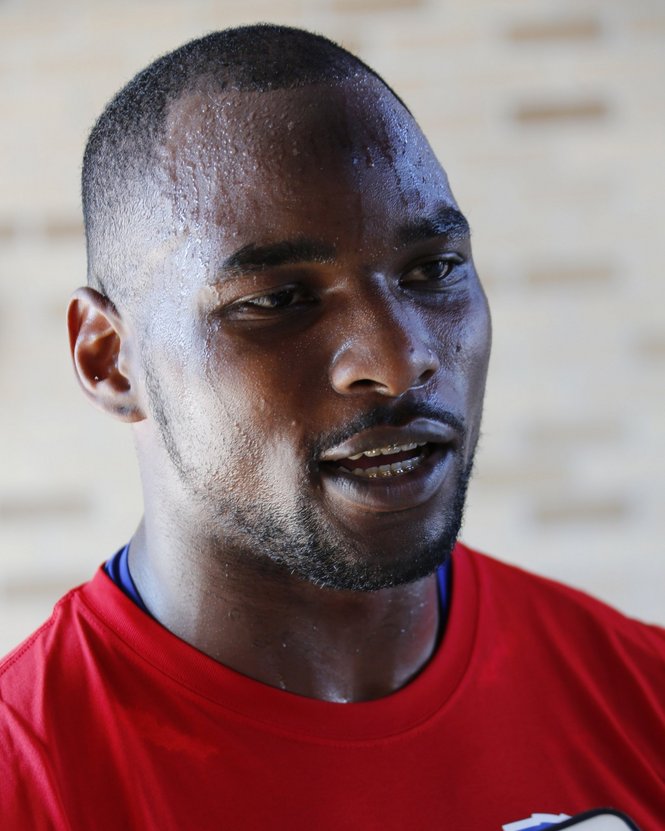 .@NFL linebacker @NigelBradham_13 accused of breaking man's nose in #MiamiBeach bit.ly/2arXX5a?utm_me… https://t.co/qw339JQNXz