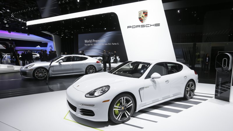 JohnHall_UK's tweet photo. #Porsche skipping #2017DetroitAutoShow https://t.co/P9tbl7aByR https://t.co/WsIQk0V5Cj