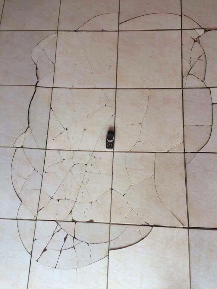 6_loord's tweet image. النوكيا اذا طاح من إيدك