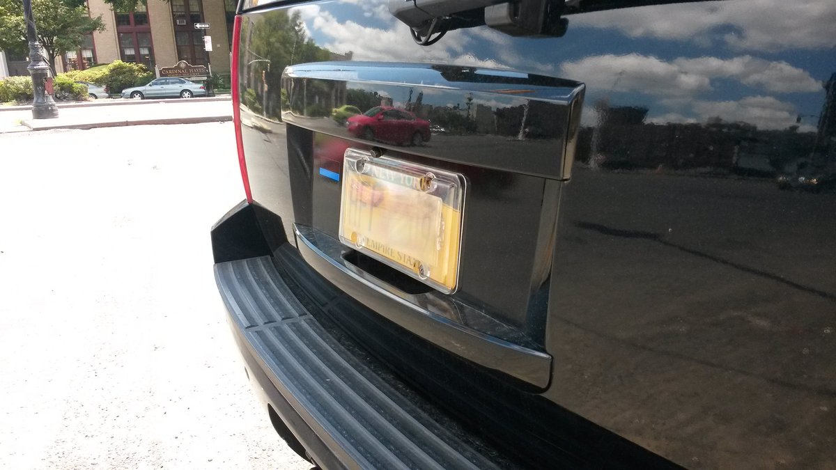 placardabuse's tweet photo. This placard is apparently enough for #myNYPD to allow illegal license plate cover. #notsavinglives
@ydanis @OIGNYPD https://t.co/4bitS0HGeq