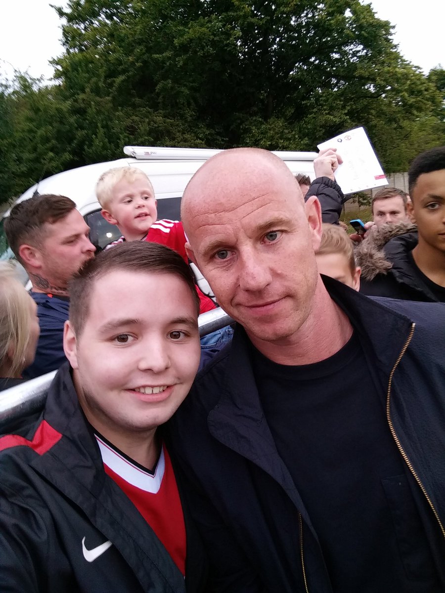 Adam_Birds's tweet photo. Amazing start to my few weeks off work! Pictures with The Class of 92 tonight and go on holiday tomorrow! https://t.co/1ODhzSO46S