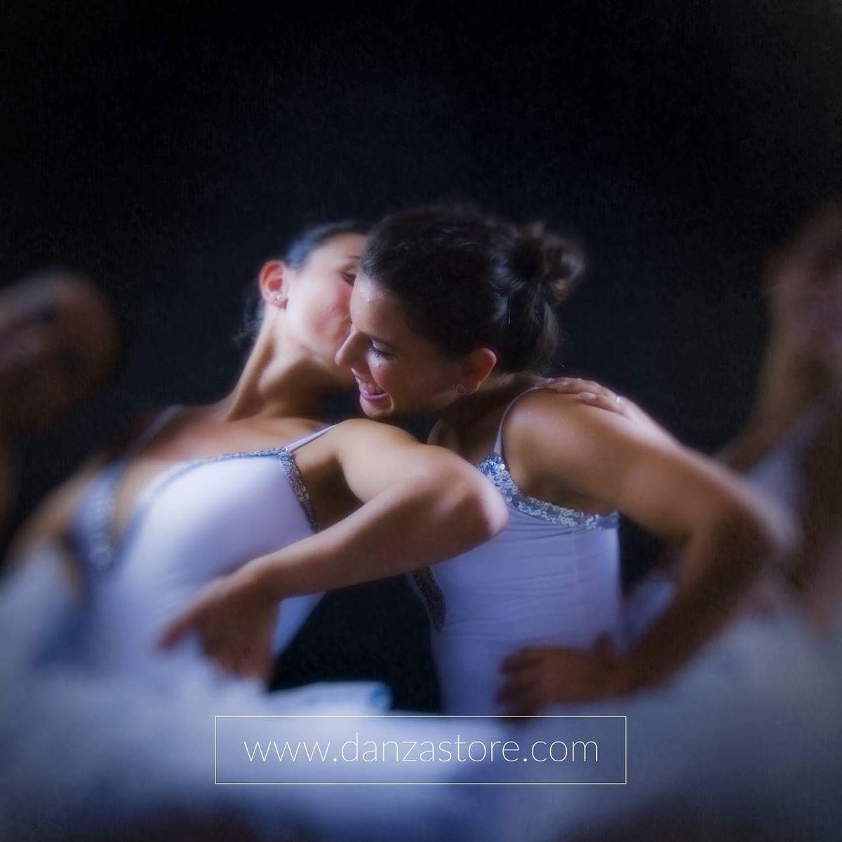 MedeaDanzaStore's tweet image. la danza è prima di tutto amicizia #danzastore #inunattimounannodistudi #costumidanzastore