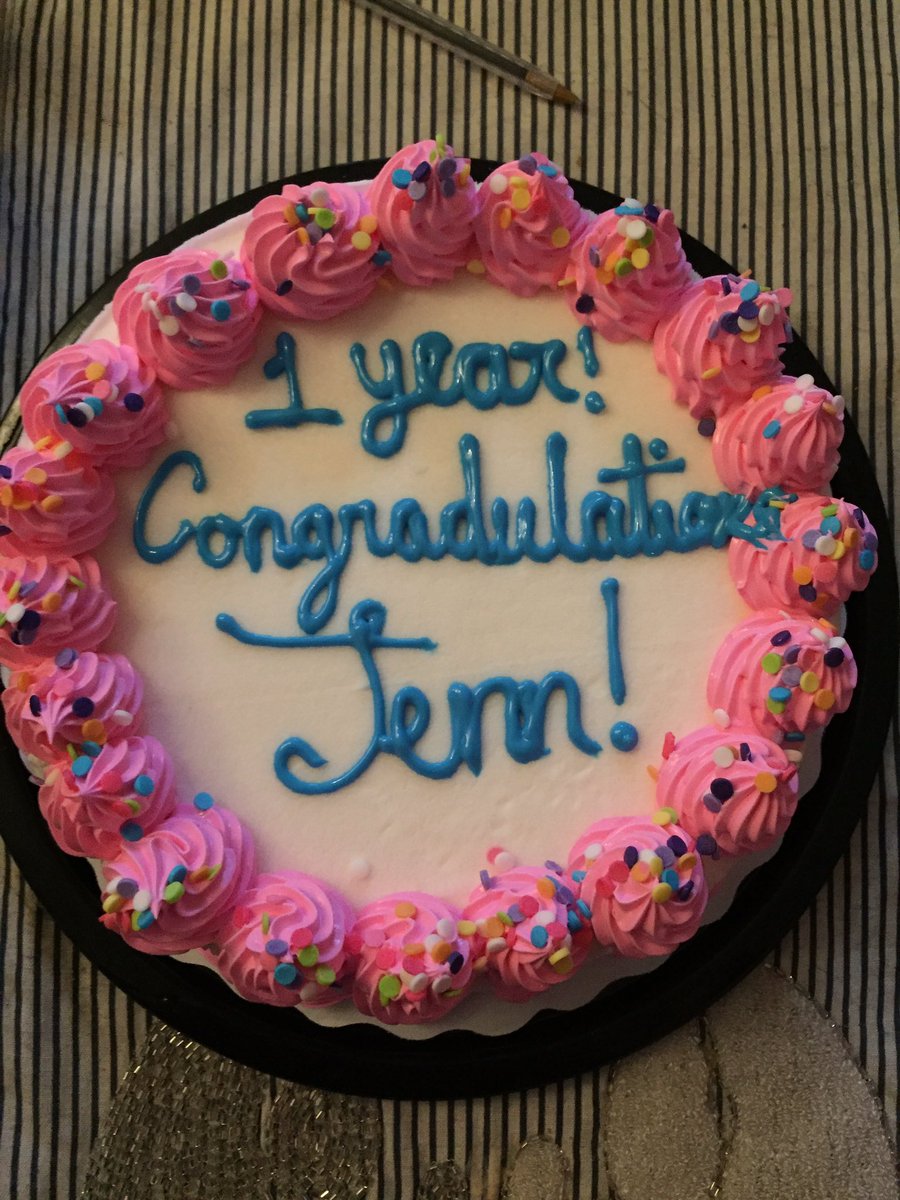 jennclarkin's tweet photo. Thank you @JaimieJudge they are beautiful @Jeffclarkin love my cake ๐ #oneyearsober #proud #numberonesupporters https://t.co/6jj0BPjsNQ