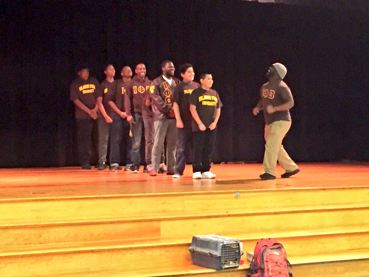 Dx3DJ's tweet photo. This is what should be #BreakingTheInternet "iMove" Iotas Motivating Others thru Valuable Experiences #IotaPhiTheta https://t.co/d80AvFs28Y
