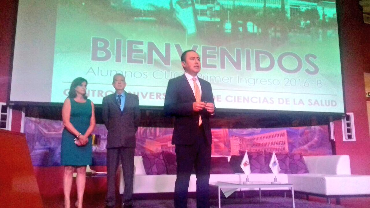 OficialCUCS's tweet photo. Curso de inducción sesión vespertina, presentación del organigrama general. ¡Bienvenidos nuevos alumnos! #YaSoyCUCS https://t.co/AHZW0JOTUK