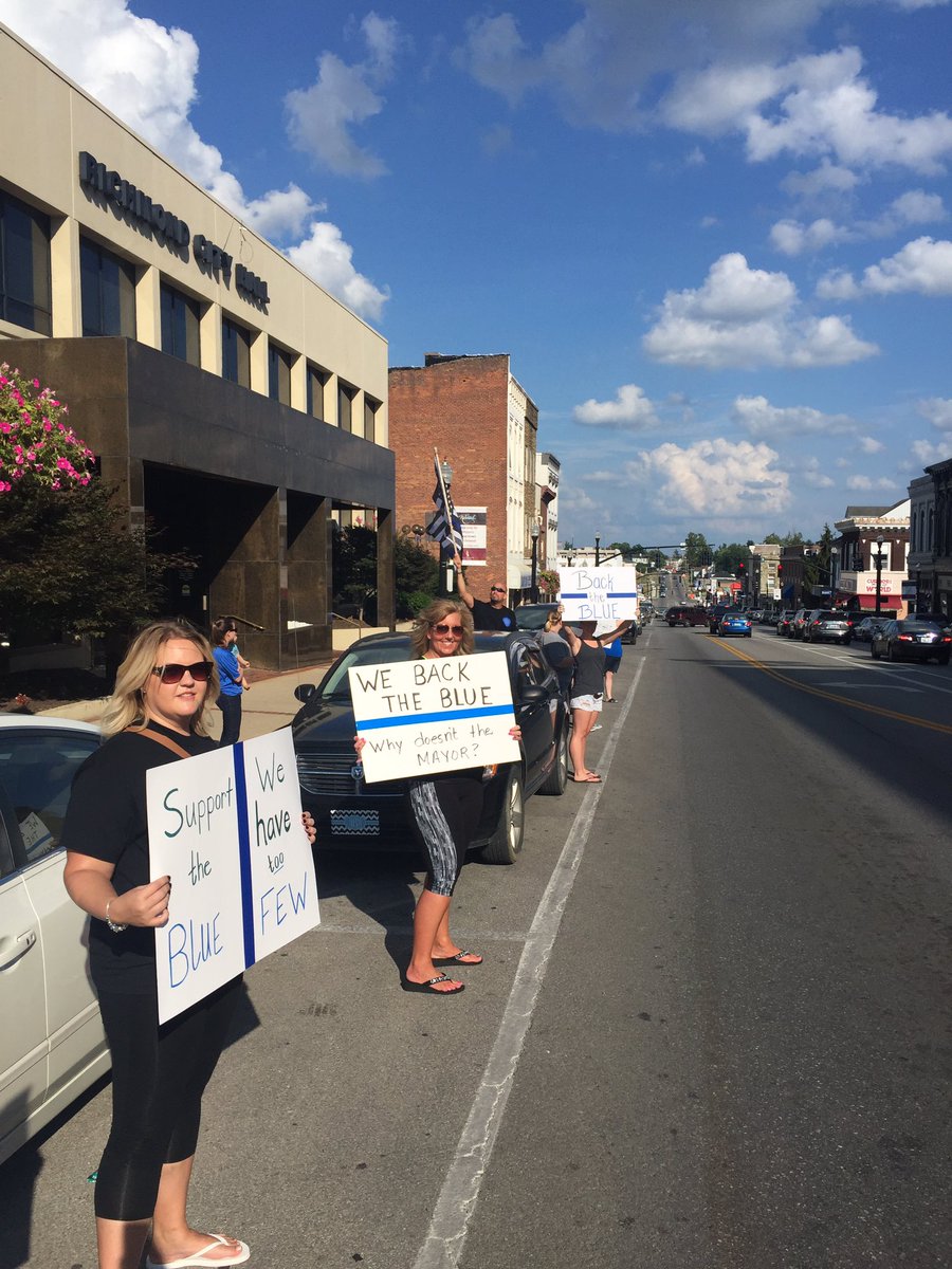 RichmondPDKY's tweet photo. We appreciate the support of our community #RPDKY #BackTheBlue https://t.co/Soi3OjTgdl