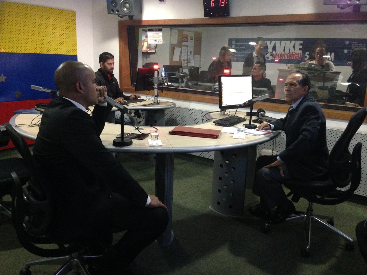 HectoRodriguez's tweet photo. Estamos conversando con @martinpachecom en @YVKE_MUNDIAL sobre el desastre de Asamblea Nacional que tenemos https://t.co/fORrjGMilw