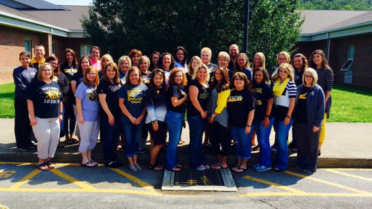 centraleagles1's tweet photo. Our wonderful staff!! #EagleUnity https://t.co/rxrrORrqRt