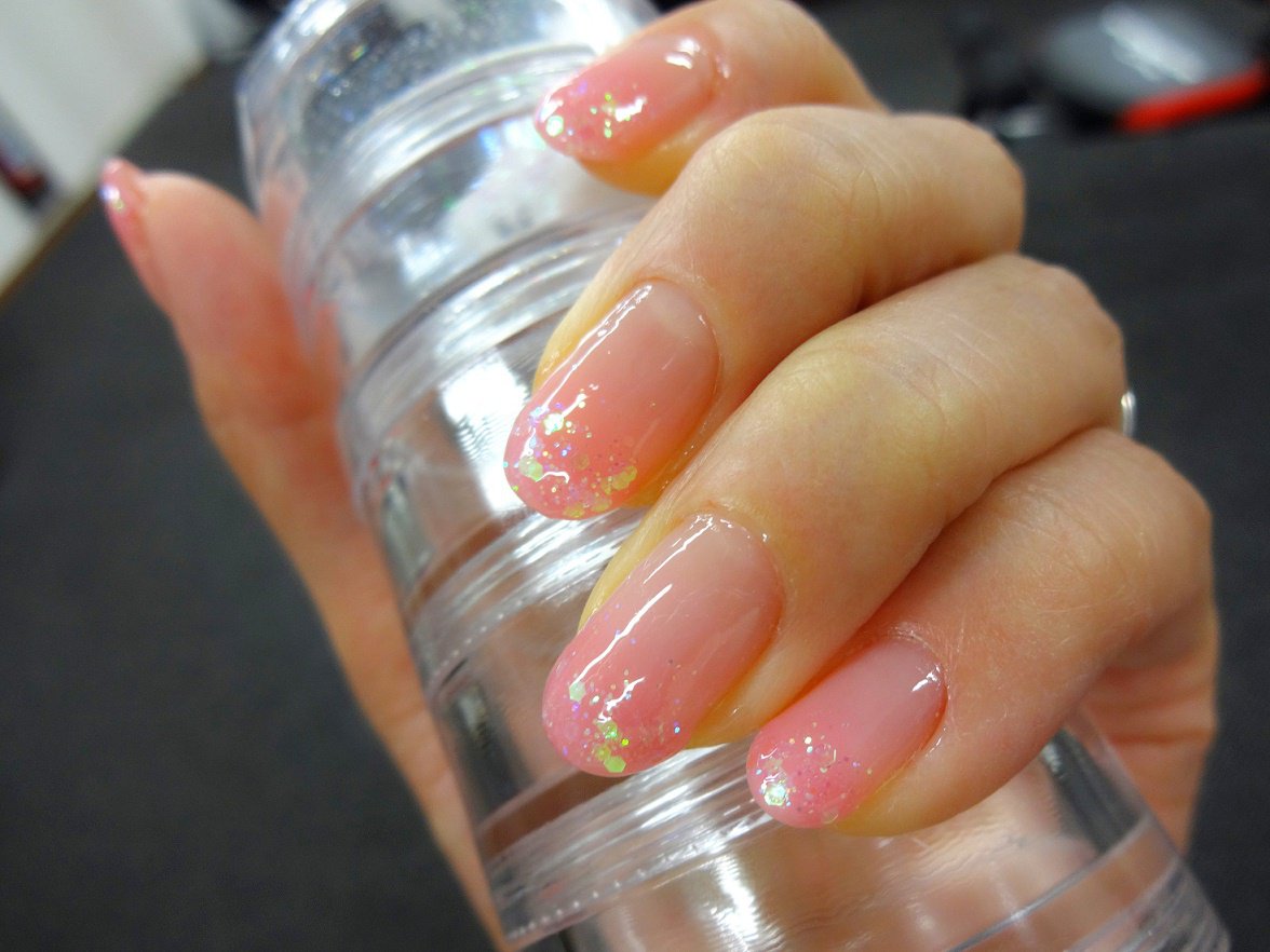 かのたん 今週のネイル ピンクのシロップネイルにセリアのホロでキラキラにぃ くわしくはブログで T Co Hkauxh5boy ほぼ100均ネイル セルフネイル シロップネイル セリア