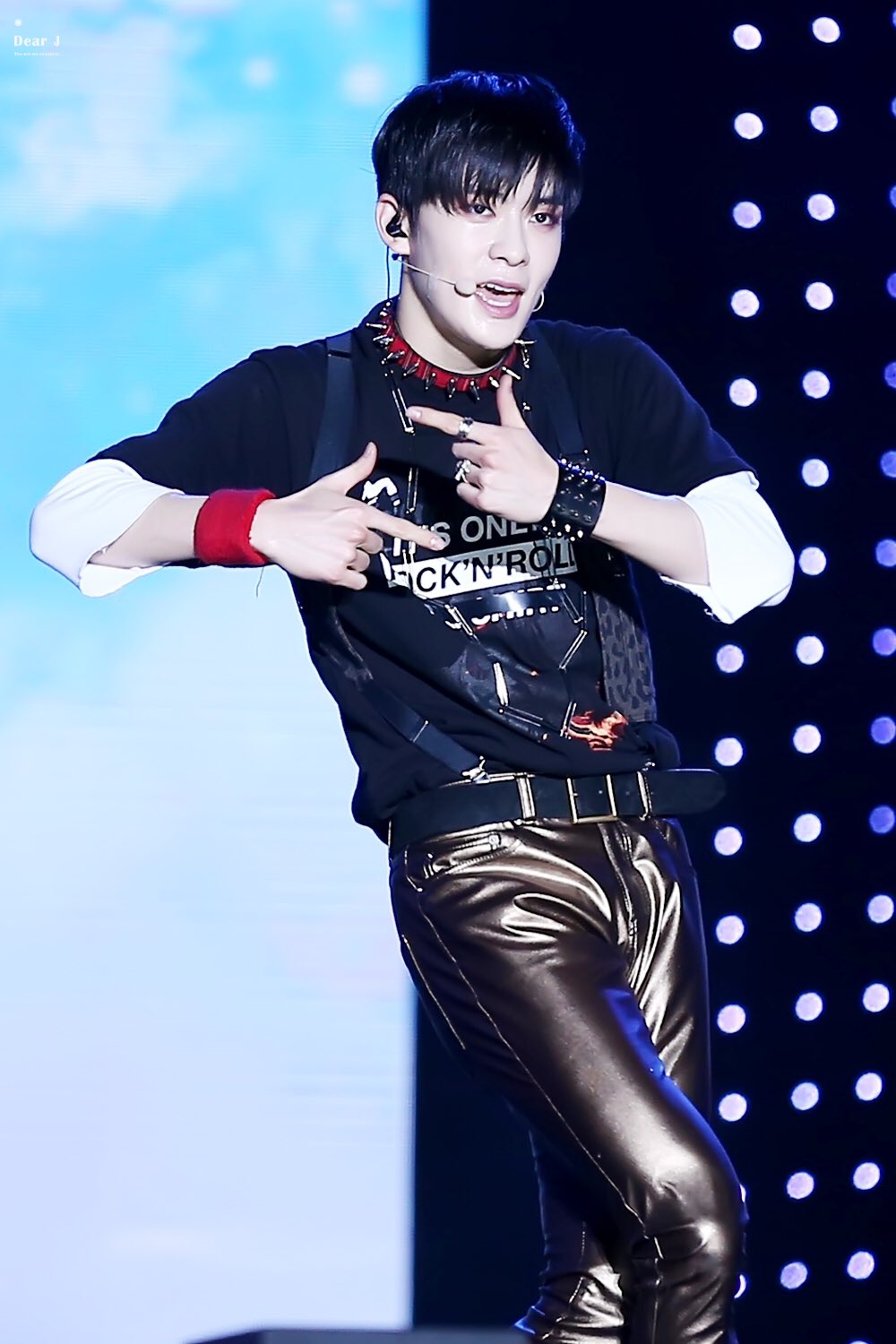 CoV72SHWAAA5vxS.jpg:orig