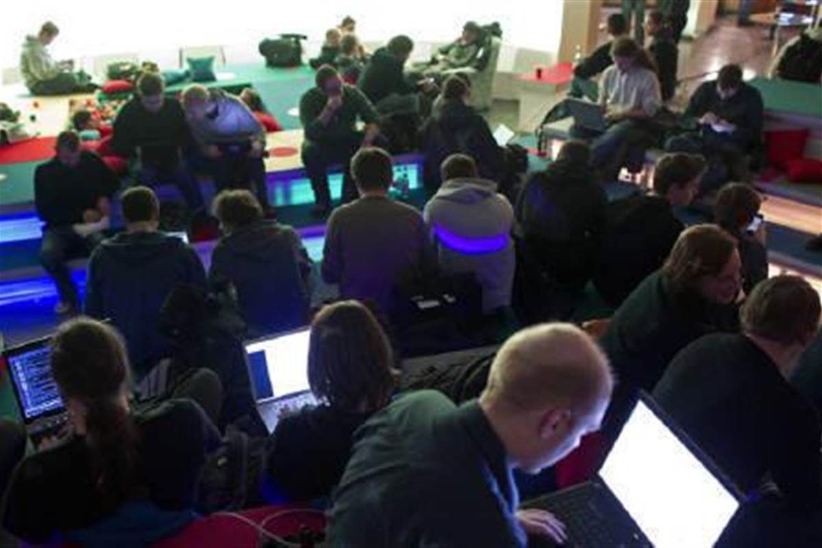 toddlohenry's tweet image. Social Media Gets More Love, But Facebook and Twitter Don't Get More Likes #gettingfound fpme.link/KugVPZ