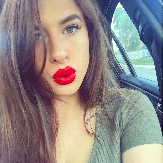 QueenNicoleOlin's tweet photo. La chica de los ojos mas hermosos 😍, osea my QUEEN 👑 @Nikki_AcaShore https://t.co/5HXffmITPe