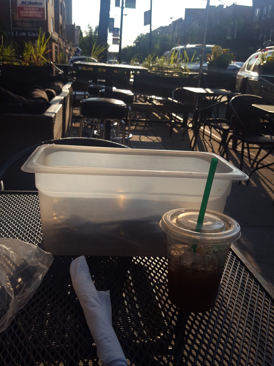MaxeenDeniro's tweet photo. Too nice to be inside, so I'm enjoying the sun on our patio while I do prep #work #Innjoy #barlife #restaurantlife https://t.co/m3fIYqSNbc