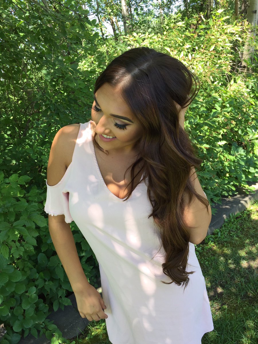salonelitemn's tweet photo. We are obsessed! @halocouture hair extensions r amazing! Text 4 more info 651-434-0954 #halocouture #hairextensions https://t.co/yz3OjEARpF