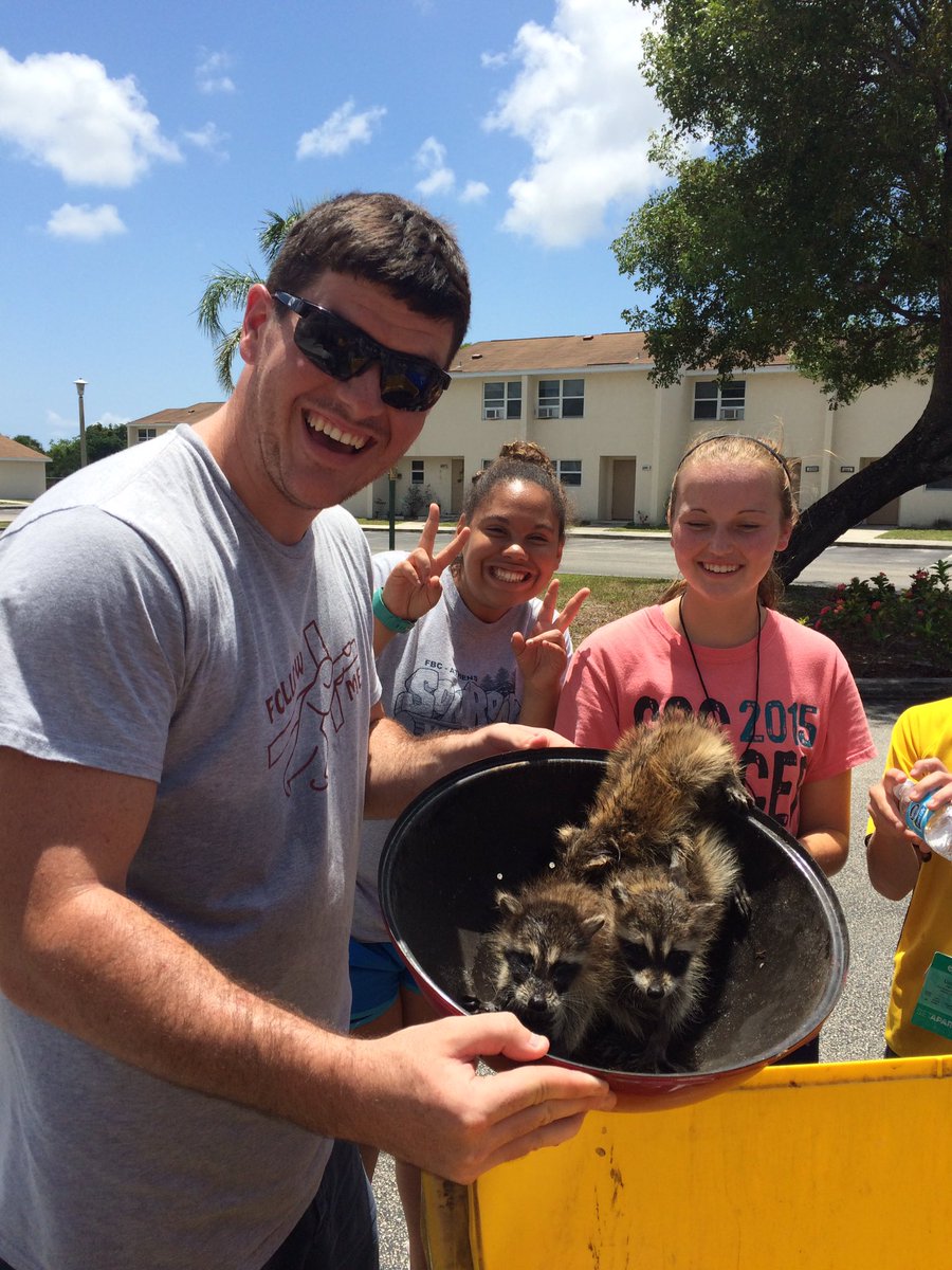 melsellsmcminn's tweet photo. Raccoons on the mission field with Purple Craze !!! #slpba https://t.co/Gn09k2aJjE