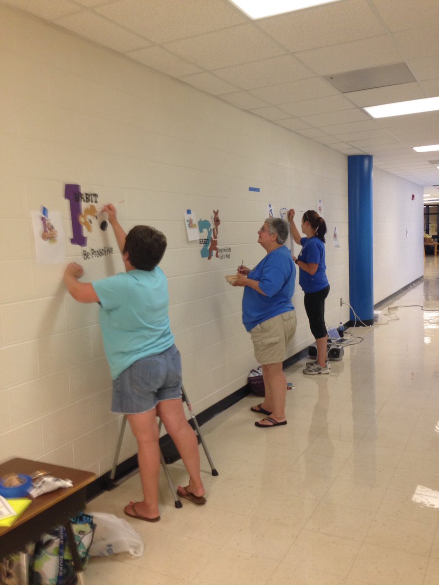 Working on our 7 habits murals. #koontzleaders <a href="/_EDKES/">EDKES</a> <a href="/lhmarrero/">Lori Marrero</a> <a href="/LaurenCferg/">Lauren Thomas</a>