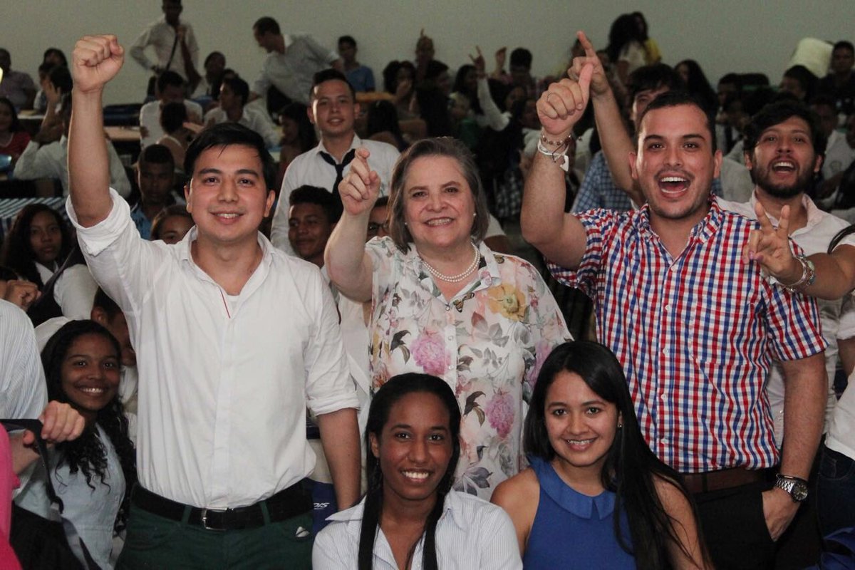 ClaraLopezObre's tweet photo. .@MintrabajoCol analiza situación del desempleo juvenil. 👉  https://t.co/9t7Awsy0Au https://t.co/OleNKitXxc