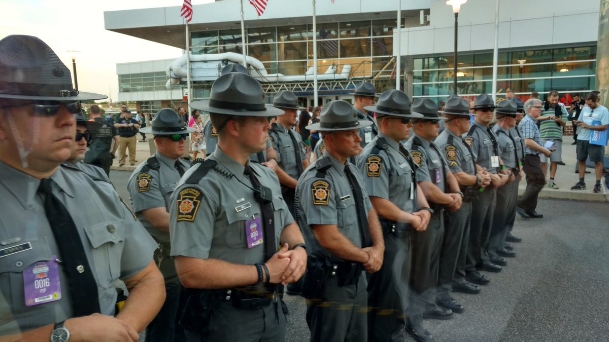 MakUpFront's tweet image. Sanders crowd on the move as police line up outside.  #DemsInPhilly