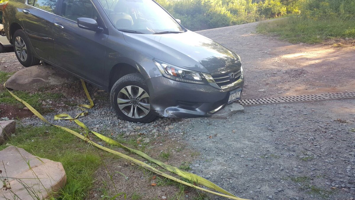 NYSChaveirim's tweet photo. How did Chaveirim get this car back on the road in the Catskills, they had to jack the car up and pull the rock out. https://t.co/APVTtT6rs5