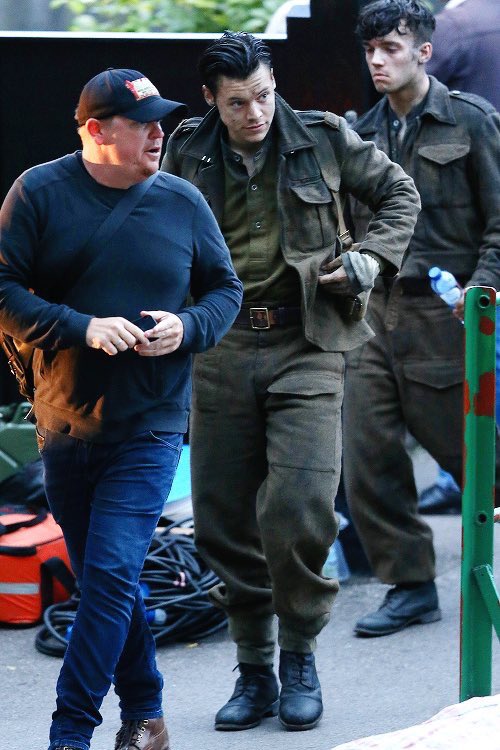 HSUpdating's tweet photo. 📸 | Harry on the set of "Dunkirk" today in Swanage, Dorset. 

July 26, 2016. https://t.co/HzxlVpuwoA