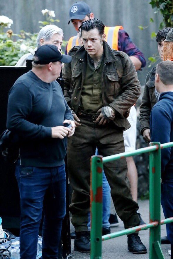 HSUpdating's tweet photo. 📸 | Harry on the set of "Dunkirk" today in Swanage, Dorset. 

July 26, 2016. https://t.co/HzxlVpuwoA