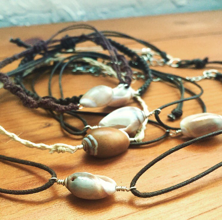 peachyshellco's tweet photo. Olive shell anklets, bracelets, and chokers up on etsy now!! #PeachyShellCo #oliveshell https://t.co/9bYIZ45kUW