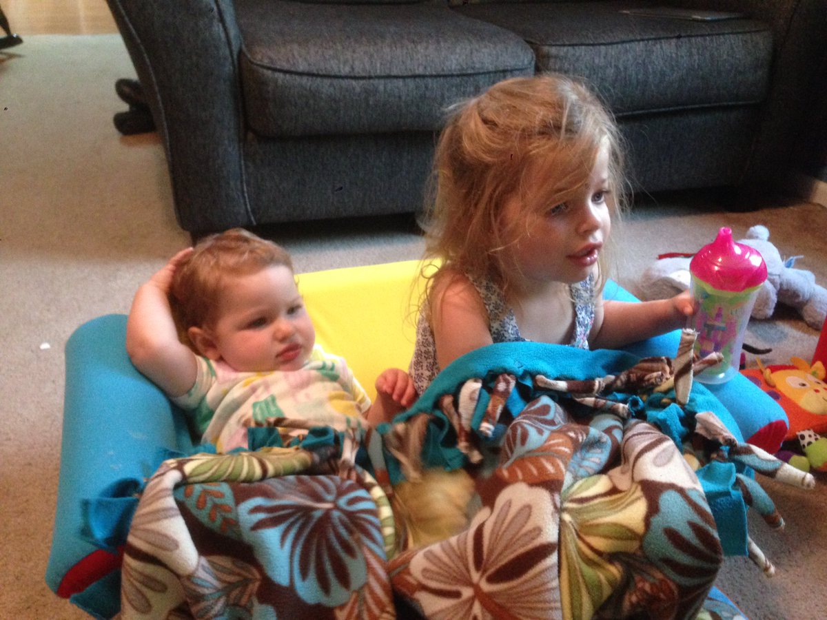 tphaer18's tweet photo. Easy way to keep the kids entertained while babysitting 😏 https://t.co/mY73PREnHg