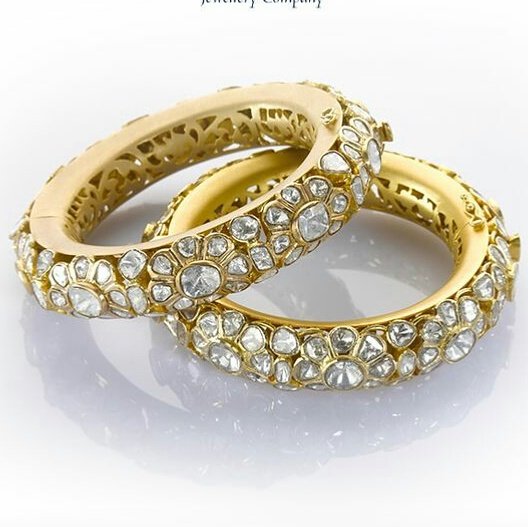 deepalinannu's tweet photo. Indian gold and polki bangles....love these bangles 😍💓💗💞💟💖💕#jewelry #indianwedding #luxuryjewelry #bride #bangles https://t.co/24OC3hag0Z