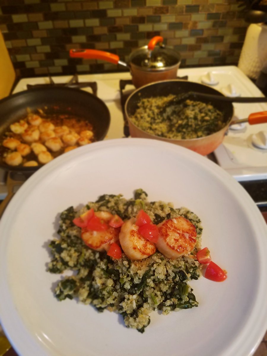 kelspalate's tweet photo. Scallops with spinach quinoa #scallops #buttergarlicsauce #foodporn #dinner #delish #cooklife #kelspalet https://t.co/YIcPXmOtoI