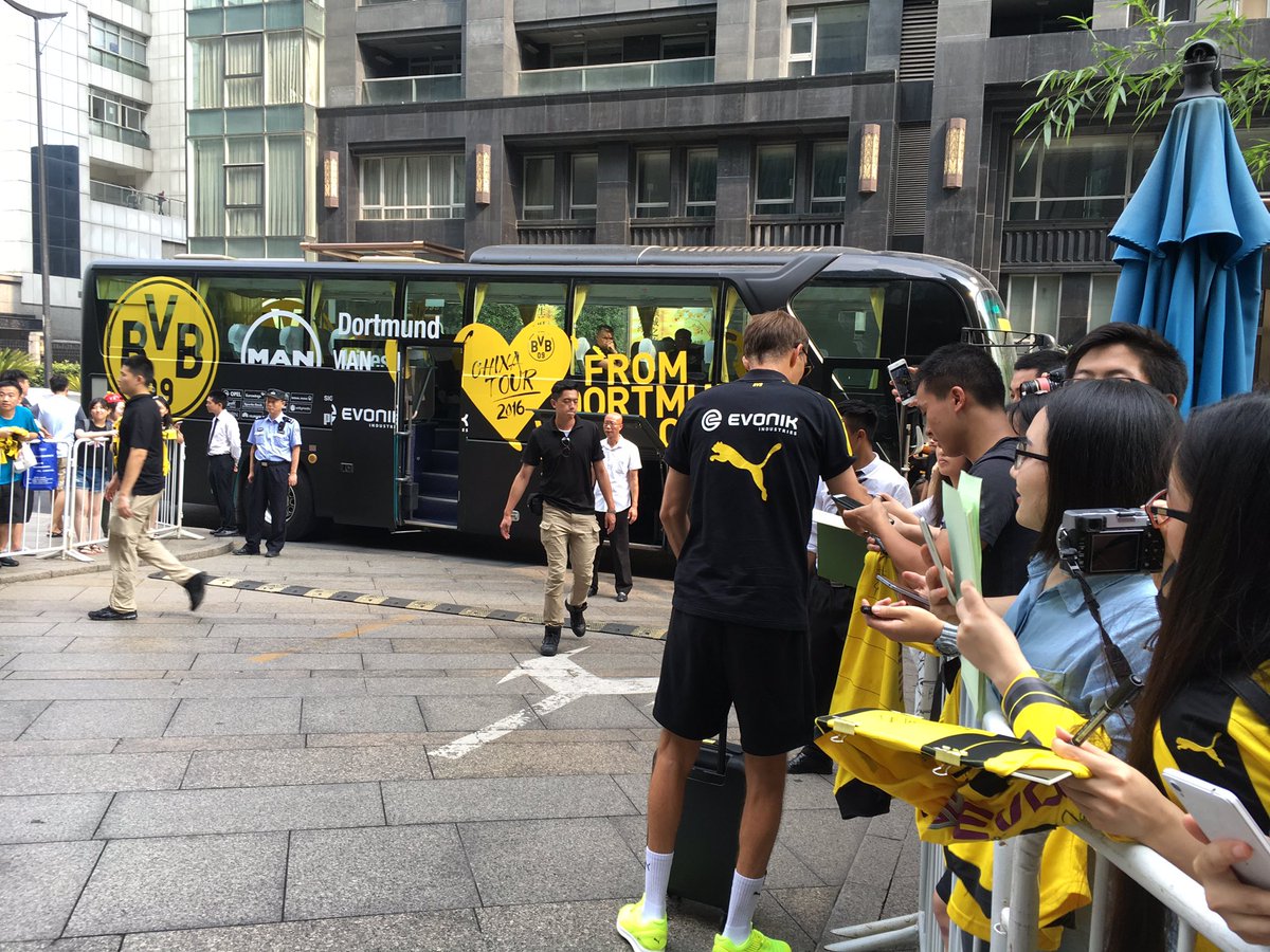 BVB's tweet photo. Goodbye Shanghai, hello Shenzhen! 👋✈️🇨🇳 #chinatour https://t.co/bSuojfndek