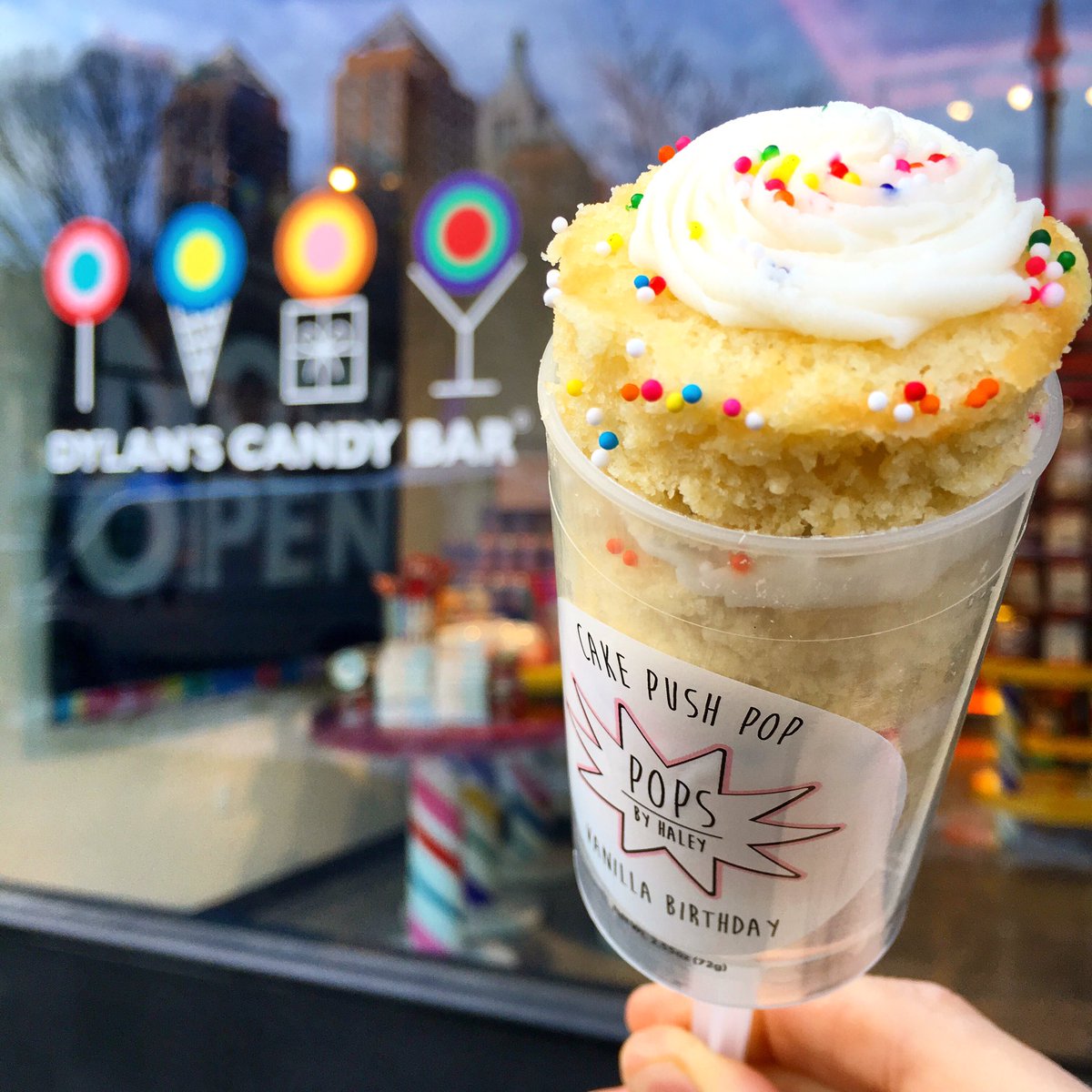 popsbyhaley's tweet photo. POP on by @DylansCandyBar in East Hampton for a sweet summer treat! #popsbyhaley #dylanscandybar #nyc #foodie https://t.co/XuIBucI8M0