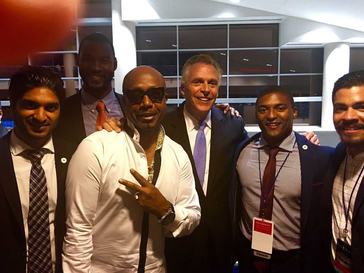 MCHammer's tweet image. My man Governor @TerryMcAuliffe making sure ex-felons can VOTE by signing 200,000 papers 1 at a time !!!Salute 👊🏾💯💯💯