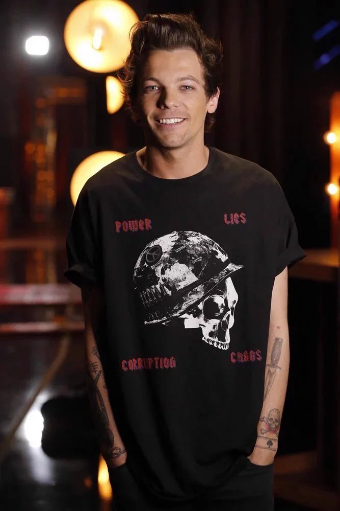 Larry_is_Real_G's tweet photo. #Loutops π tan perfecto que es #LouisTomlinson https://t.co/DH0xKb81mj