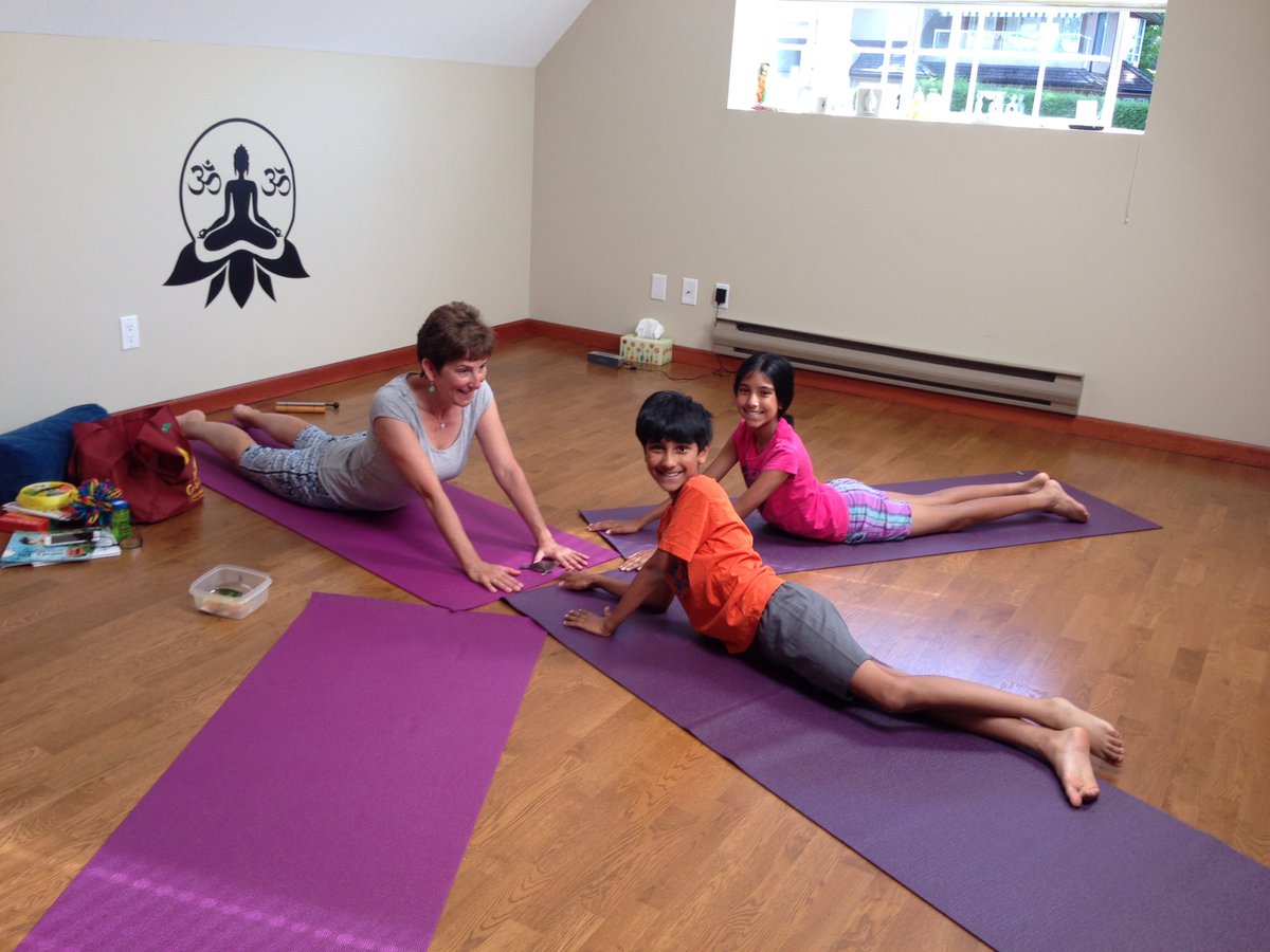 1/2 Awesome Yoga Session today with <a href="/JuliaOTYOGI/">Julia Ward</a> Breathing exercise, bubbles &amp; story with Yoga poses! Lots of fun!