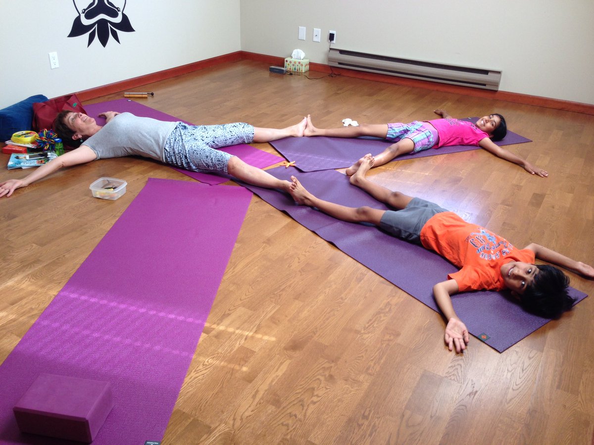 BeingKulvir's tweet photo. 1/2 Awesome Yoga Session today with @JuliaOTYOGI Breathing exercise, bubbles &amp; story with Yoga poses! Lots of fun! https://t.co/IemksrwYsG