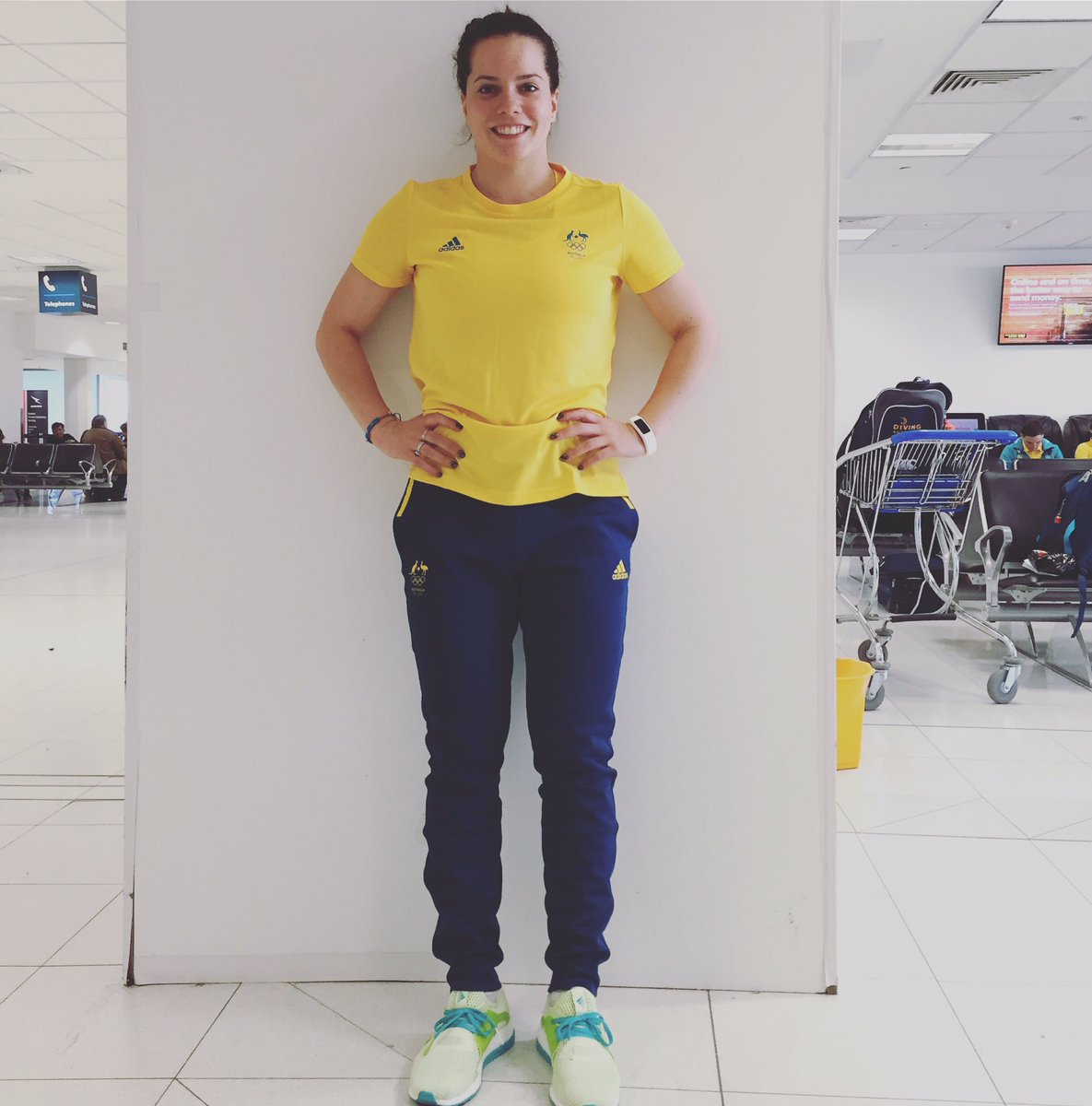 anabellesmith93's tweet photo. Bye Aus.. See you in a month! #PlanetoRio @ausolympicteam https://t.co/82v8pwqZ7B