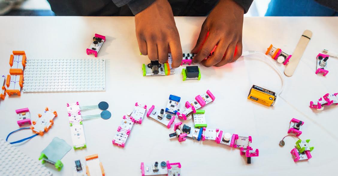 TEDTalks's tweet photo. 8 TED Talks to inspire projects with kids: https://t.co/ny4qa8ubW0 https://t.co/HMmYAeP7Km