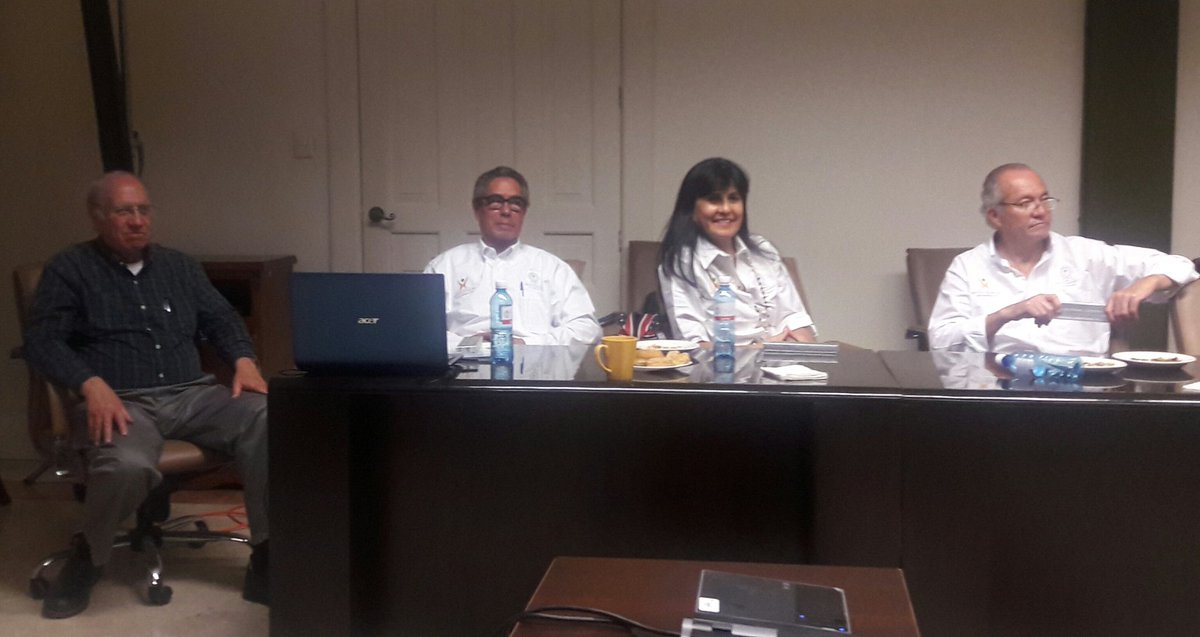 Amimpoficial's tweet photo. Continúan los trabajos en la Reunión de Consejeros Ciudadanos del @IMPLANDGO con Directores de #IMPLANESAmimp https://t.co/1QtXtykrTv