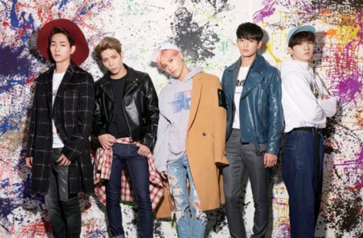 soompi's tweet photo. #SHINee To Make Comeback Soon
https://t.co/po78fjDdCt https://t.co/L8V940vrGY