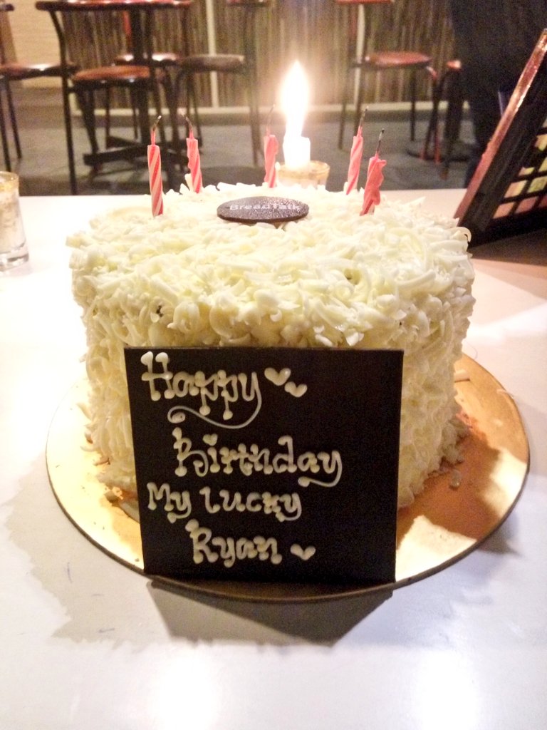 putriayunariyah's tweet photo. hari special bersama yang istimewa, selamat ulang tahun untuk aku dan kamu @RyanTrisusanto 🎉🎂👫🎊❤😘 https://t.co/QxPc2ACyQ6