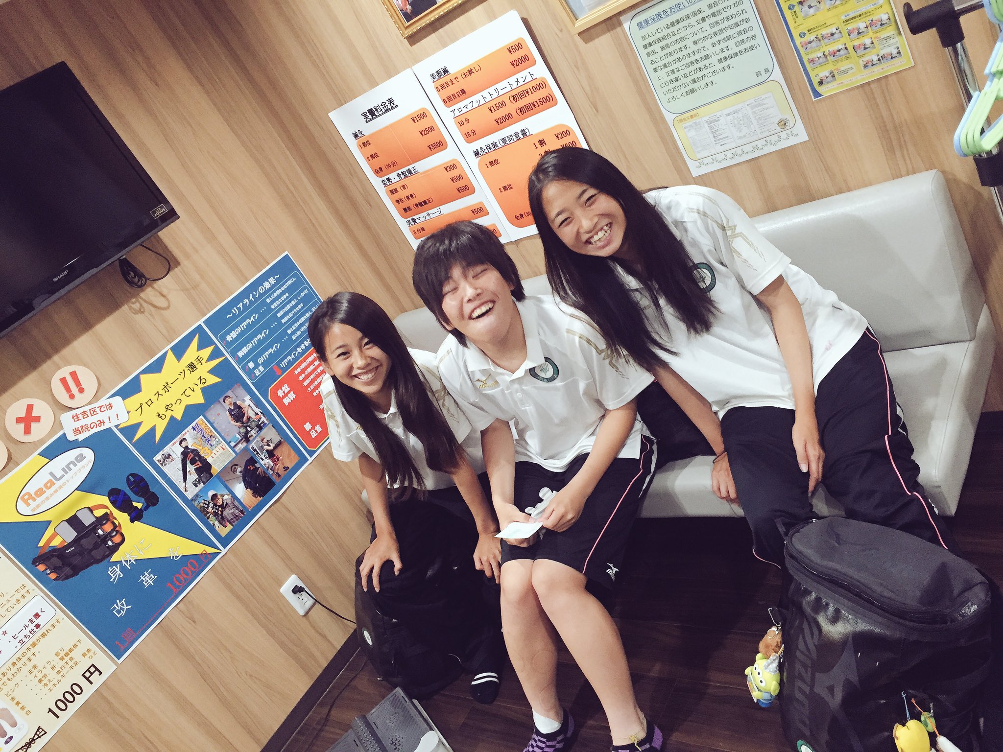 こころ鍼灸整骨院 長居院 本日大阪学芸高校女子サッカー部が全国大会にむけて広島へ出発します 全国大会一回戦はvs常盤木学園 頑張ってほしいですね 応援しています 全国大会 近畿代表 大阪学芸高校 いってらっしゃい T Co Xkbbmr0gwo
