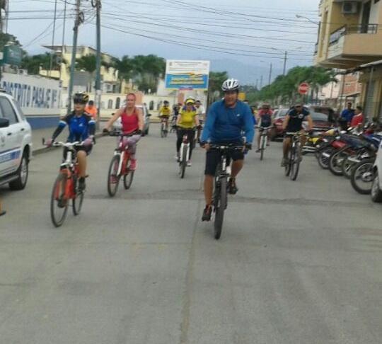 elpasajeno's tweet photo. #Pasaje Distrito 07D01 Salud realizó tarde de ciclopaseo conmemorando el Día del Deporte Ecuatoriano #YoHagoDeporte https://t.co/A7ZGnlSFBZ