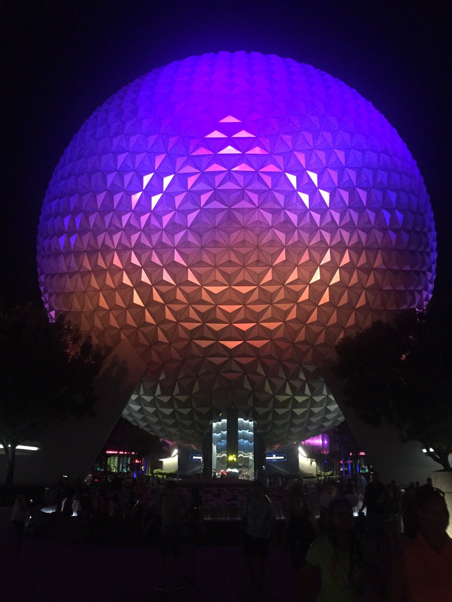 JumpSuitGuy's tweet photo. Shout out to Illuminations at Epcot https://t.co/ixBWLRHcYc