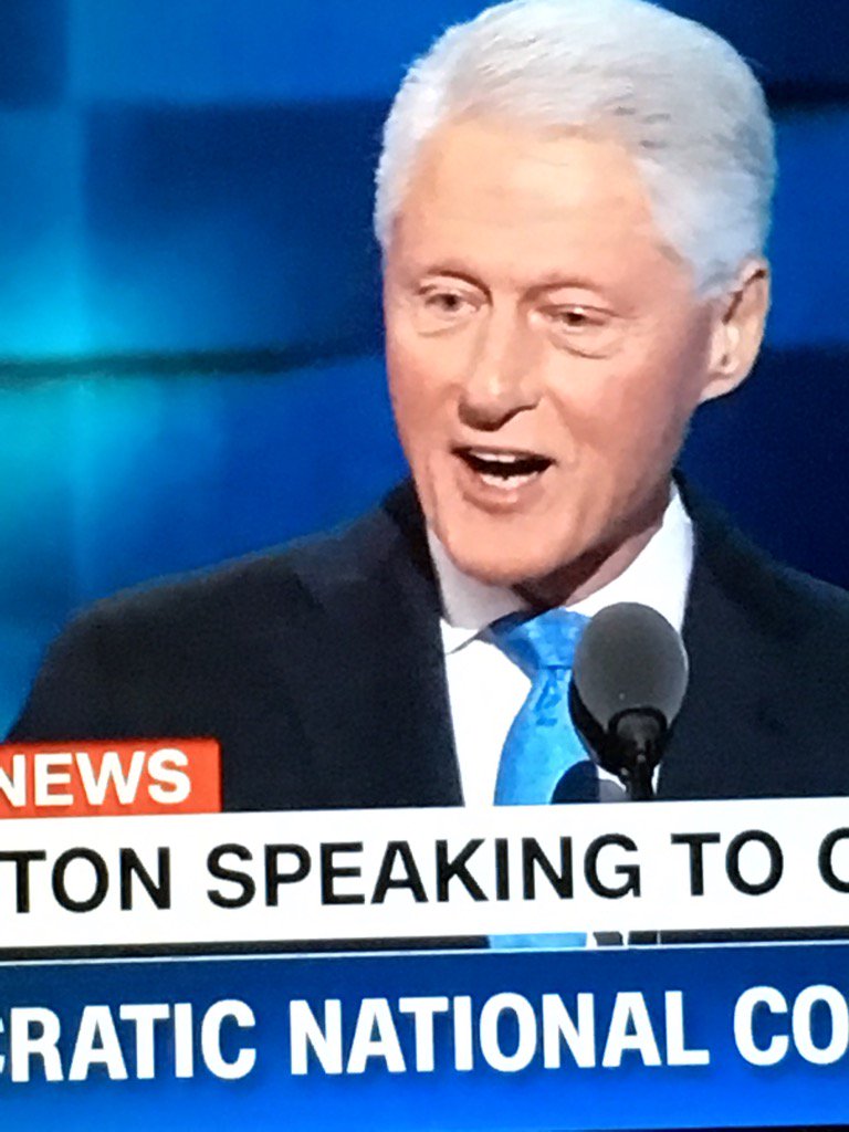 artiequitter's tweet photo. Bill Clinton should just marry Michelle Obama &amp; we should make them Pres &amp; VP forever.  Switching titles every 4 yrs https://t.co/vM2RQ0CNR4