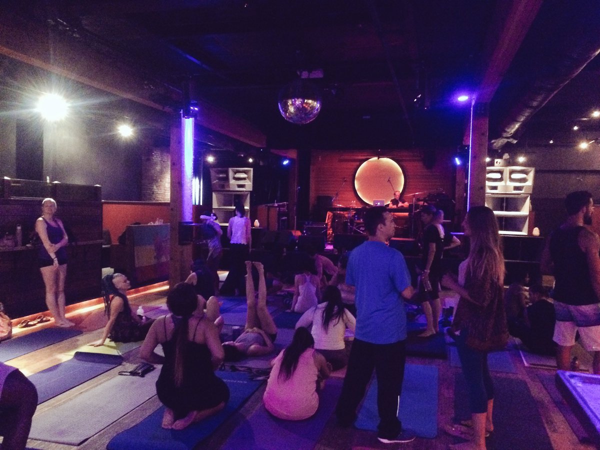 soundsals's tweet photo. Full house at @FortuneSound for Yoga on Dub! Catch @Jah9 in concert tomorrow too! https://t.co/thVYHTCsFk #Reggae https://t.co/ikiIsSSHG5