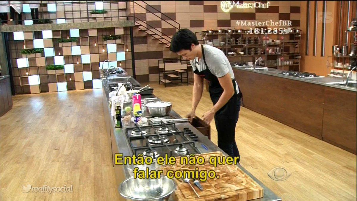 stiflerzin's tweet photo. quando a pessoa não é bem vinda na roda dos seus amigos #MasterChefBR https://t.co/XtoTUfMQWJ