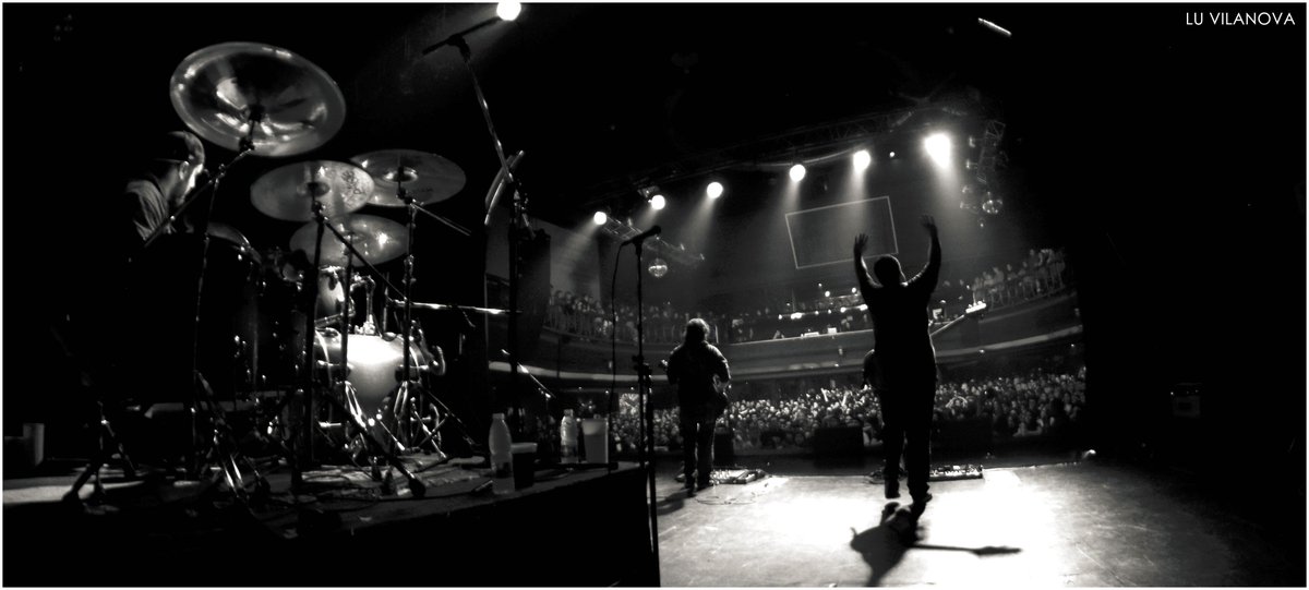DLGP_oficial's tweet photo. Subimos las fotos de #DLGPyAMIGOS en el @TeatroVorterix al facebook, pasen y vean! https://t.co/j2e3vgEgZ3 https://t.co/xvCN3abRYU