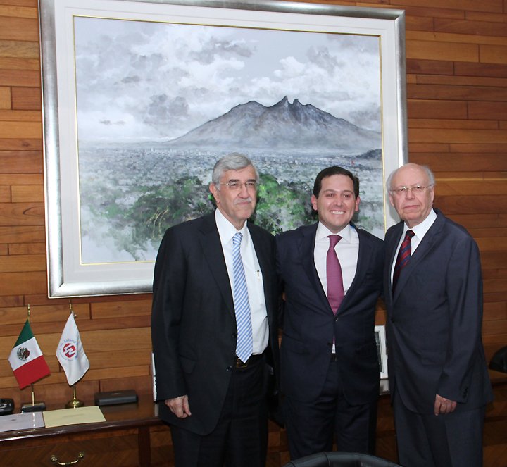 PedroPabloTrev's tweet photo. Agradezco la presencia a este sorteo del Dr. José Narro, titular de la @SSalud_mx y del comisionado, Onofre Muñoz. https://t.co/cpaMwHSnK2